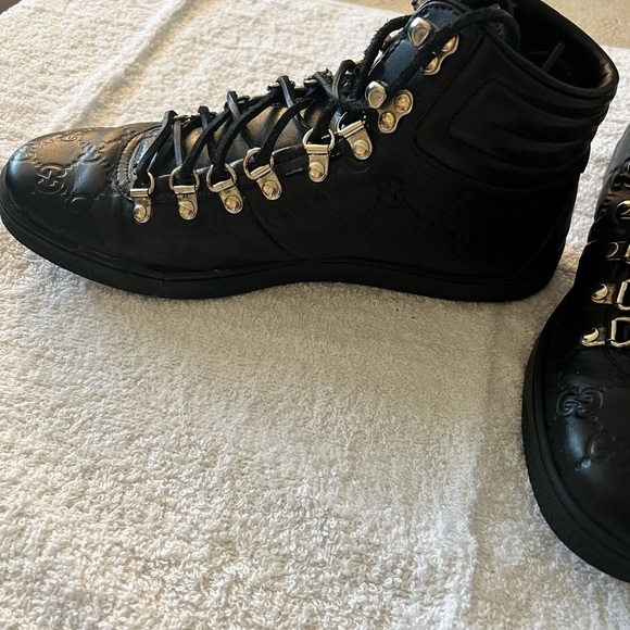 GUCCI GG EMBOSSED SNEAKERS/BOOTS MEN’S SIZE 6 OR WOMEN’S SIZE 9 M … WITH DEFECTS - Picture 6 of 16